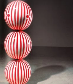 We Are FriendsWithYou -Plus gros. Mieux. Magasin de jouets. 18695