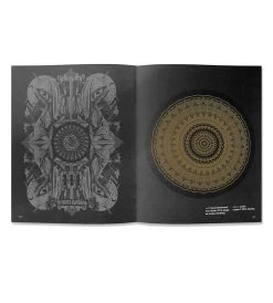 The Book Of Black -Plus gros. Mieux. Magasin de jouets. 34090