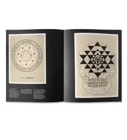 The Book Of Black -Plus gros. Mieux. Magasin de jouets. 34092