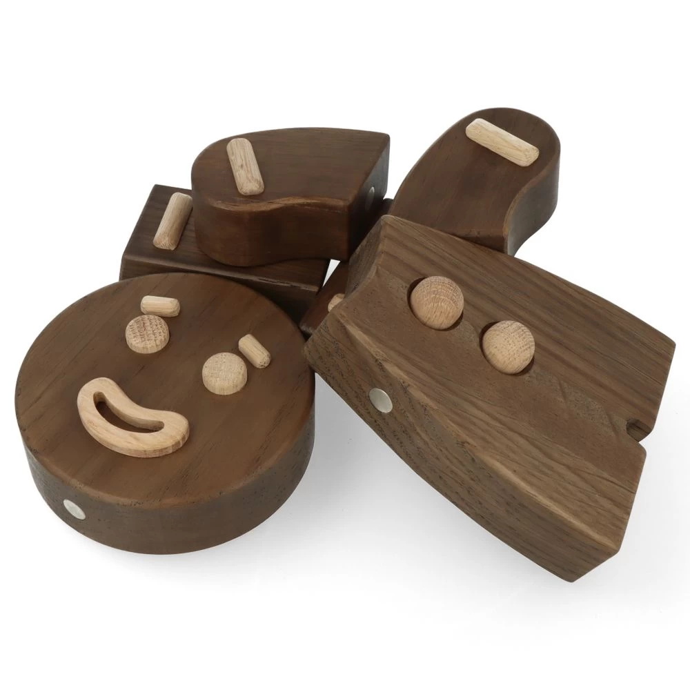 Gingerbread Man Smoke Stained Oak - Large 9 Gingerbread Man Smoke Stained Oak - Large – Image 7