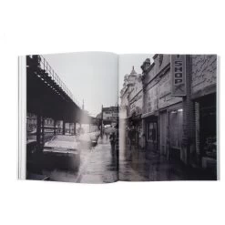 Yo ! The Early Days Of Hip-hop Photographs By Sophie Bramly 15 Yo ! The Early Days Of Hip-hop Photographs By Sophie Bramly -Plus gros. Mieux. Magasin de jouets. 53466