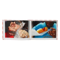 Des Gouts - Martin Parr -Plus gros. Mieux. Magasin de jouets. desgoutsmartinparr11